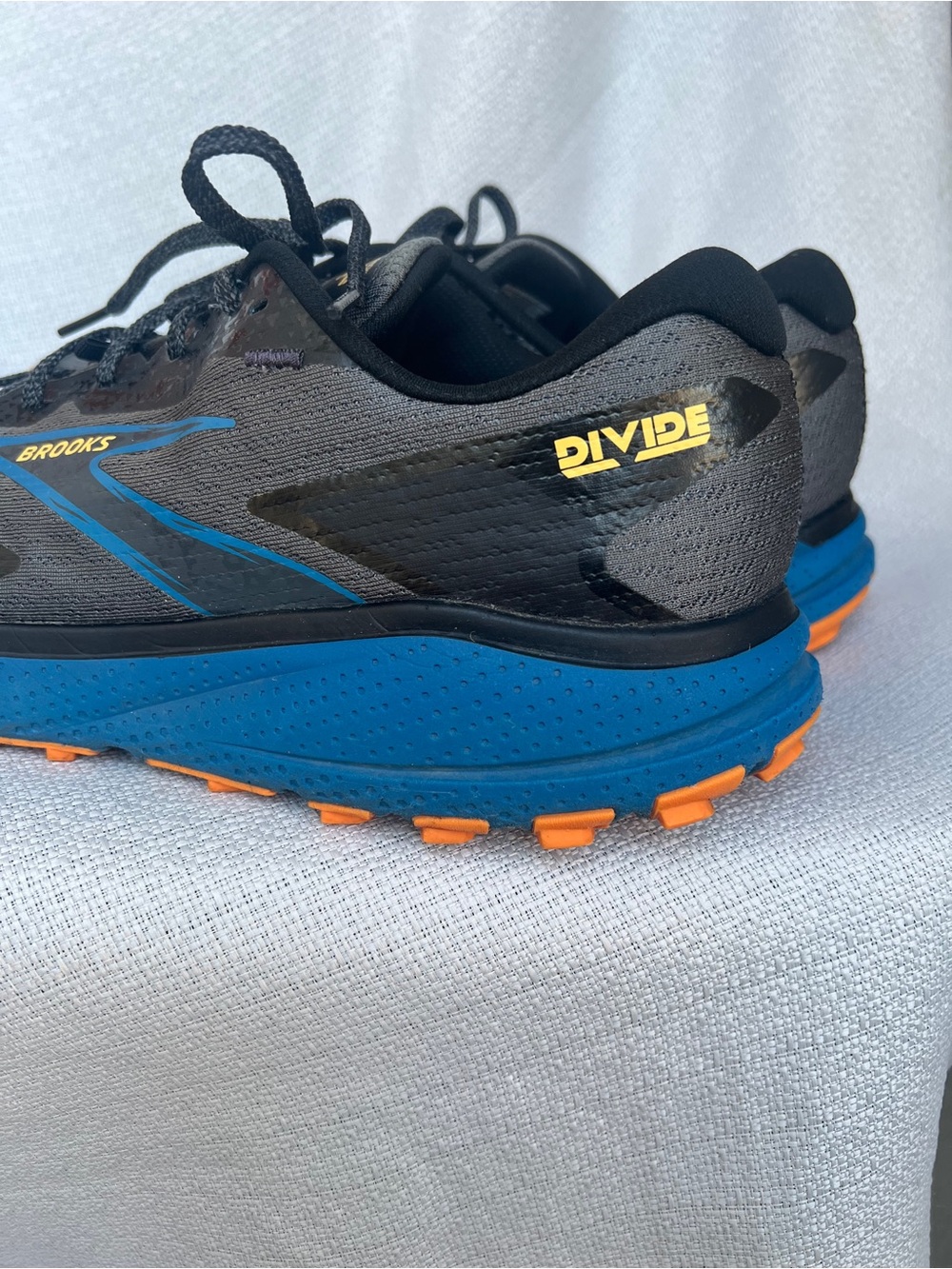 Brooks Men’s Gray and Blue Trail Running Shoe with Orange Outsole - Picture 6 of 16